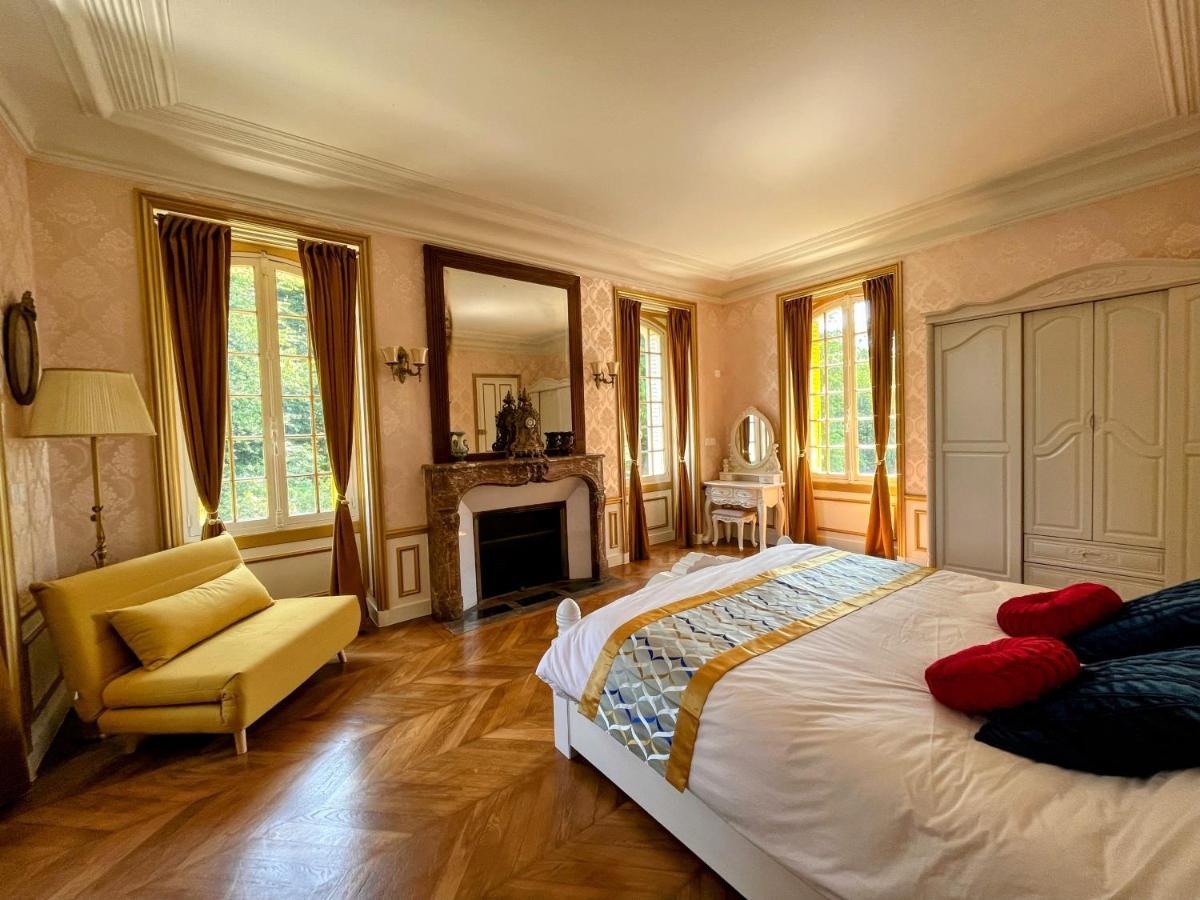 Chateau De Moliens Esterno foto