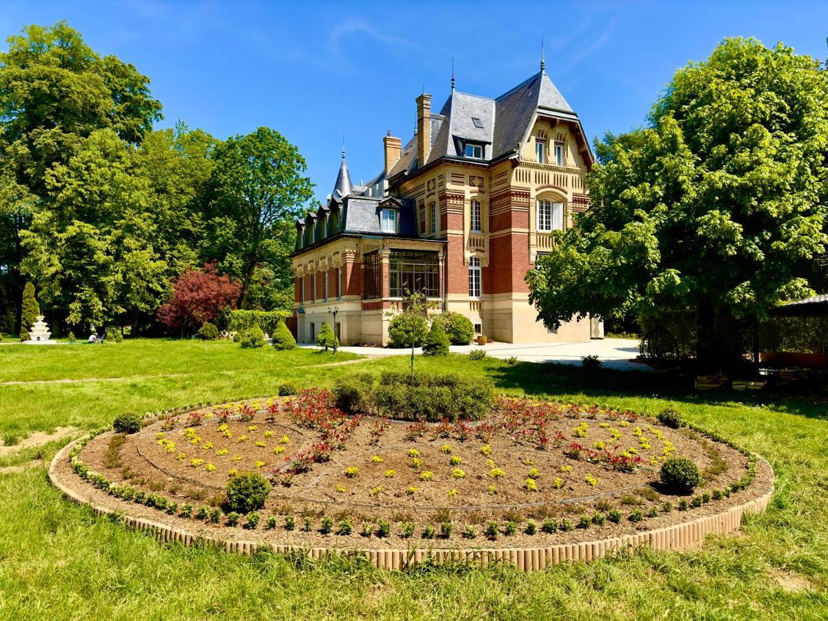 Chateau De Moliens Esterno foto