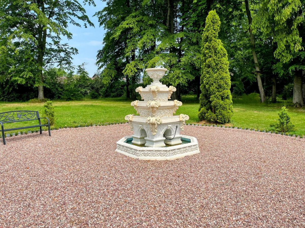 Chateau De Moliens Esterno foto