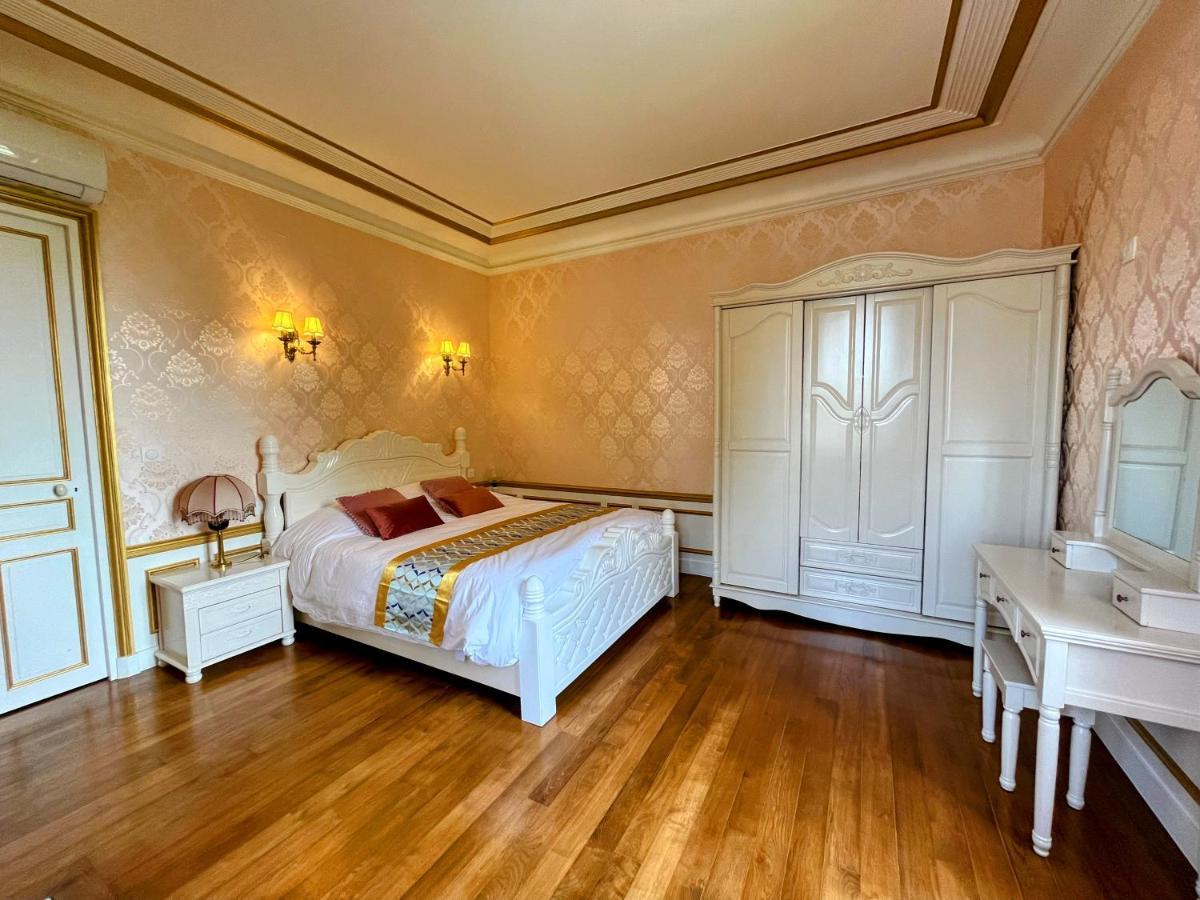 Chateau De Moliens Esterno foto