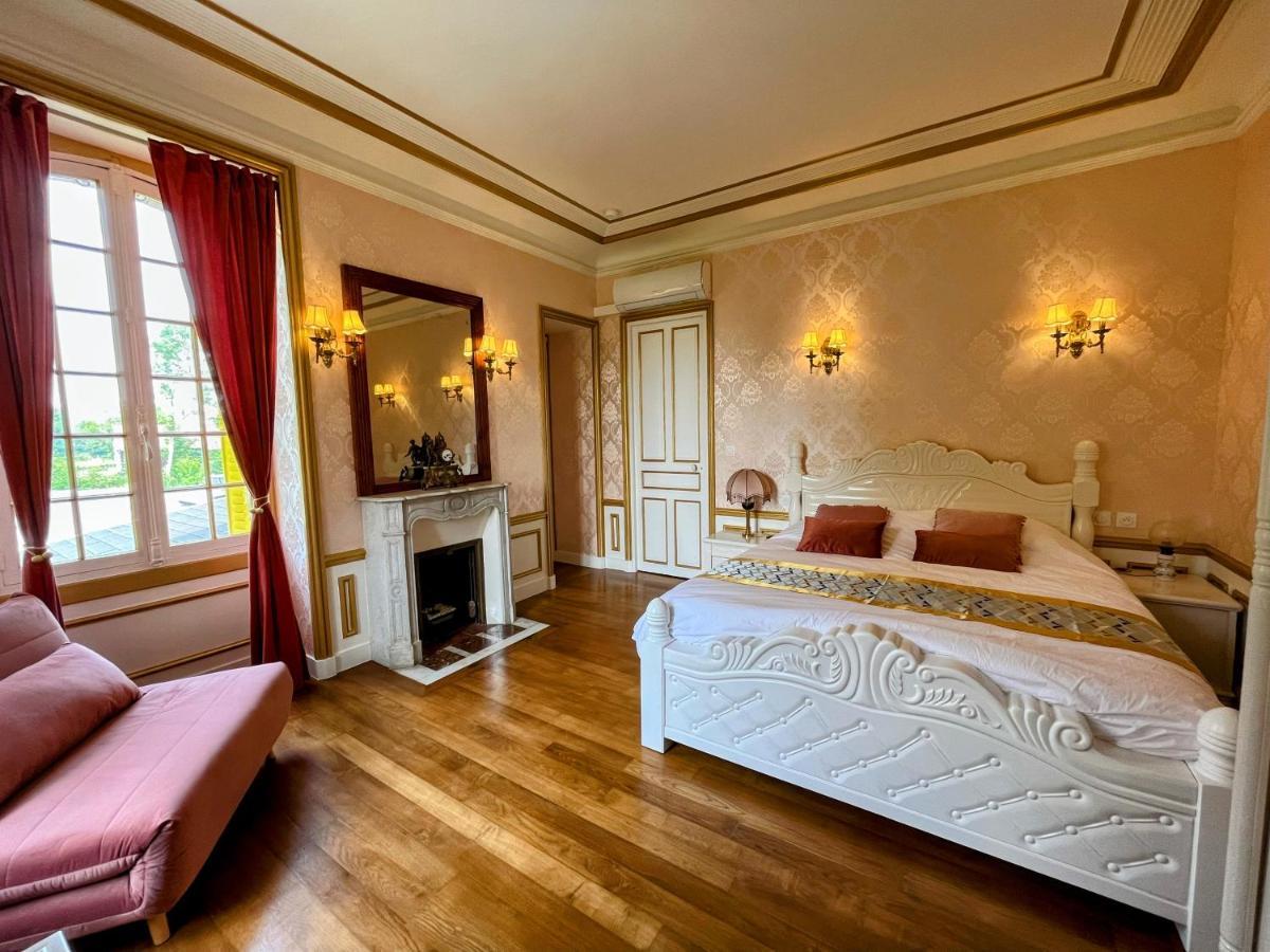 Chateau De Moliens Esterno foto